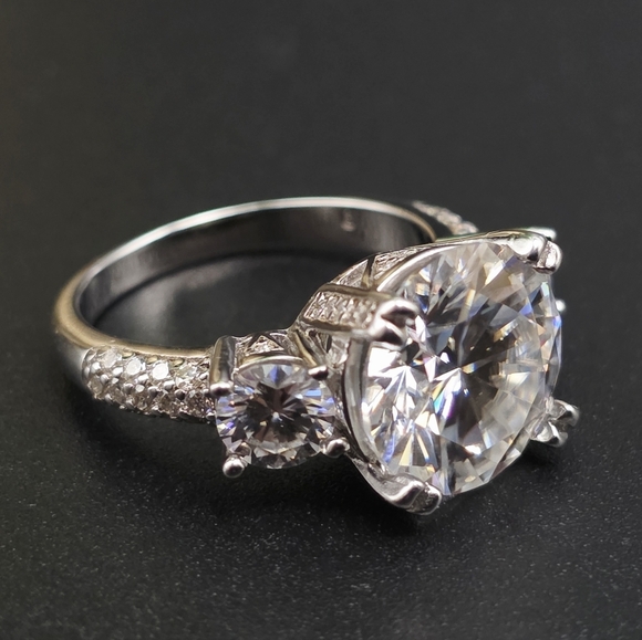 5ct Moissanite 3-Stone Ring – Size 6 (S925 Solid Silver) - Picture 3 of 15